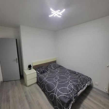 Chambre Neuve Dans Un Logement Partage A 10 Minute Du Circuit 24H Allonnes  Екстер'єр фото